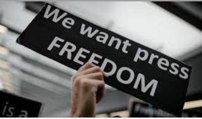 Editors Guild of India condemns FIR against 2 Kashmiri journalists Editors Guild of India condemns FIR against 2 Kashmiri journalists