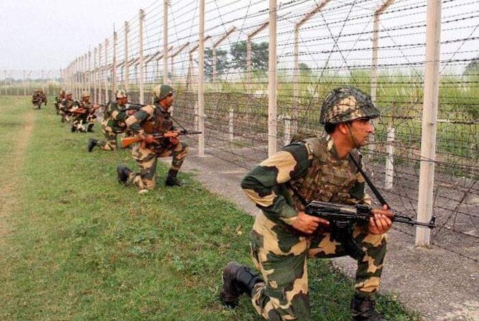 Army man killed as Indo-Pak armies trade gunfire along LoC in Rajouri Army man killed as Indo-Pak armies trade gunfire along LoC in Rajouri