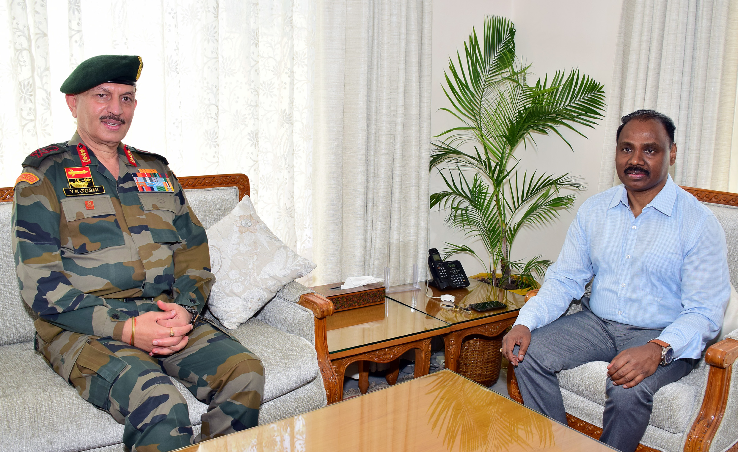 Army’s Northern Command Chief Meets Governor | The Kashmir Press