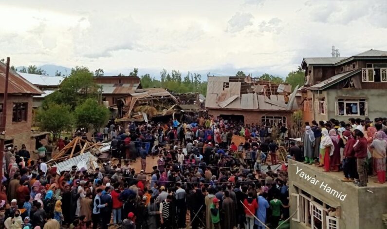 Over 2 dozen injured in Pulwama clashes: 4 suffer Bullet, 12 Pellet Wounds Over 2 dozen injured in Pulwama clashes: 4 suffer Bullet, 12 Pellet Wounds