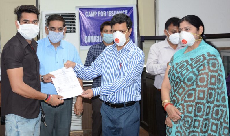 Govt distributes domicile certificates among West Pak refugees, Balmiki Samaj, Gorkhas, others in Jammu