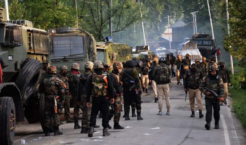 Gunbattle breaks out in Zunimar Srinagar, internet suspended Gunbattle breaks out in Zunimar Srinagar, internet suspended