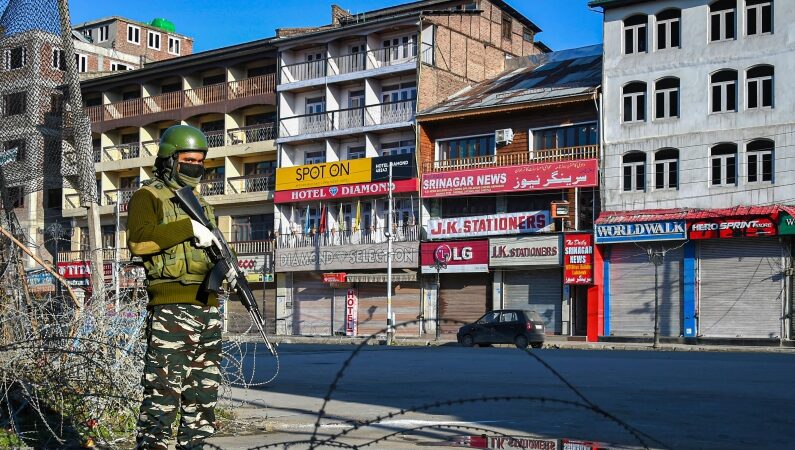 Day 7 | Normal Life Remains Affected In Kashmir, Police Realizes Over Rs 1 Lakh Fine