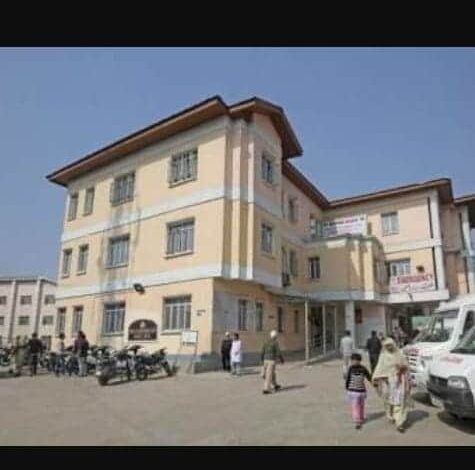 COVID-19: Patient remains unconscious, unattended in Srinagar hospital’s corridor throughout night COVID-19: Patient remains unconscious, unattended in Srinagar hospital’s corridor throughout night