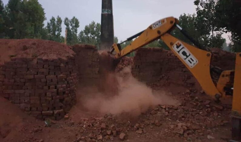 Brick kiln operating ‘illegally’ demolished in Beerwah area of Budgam