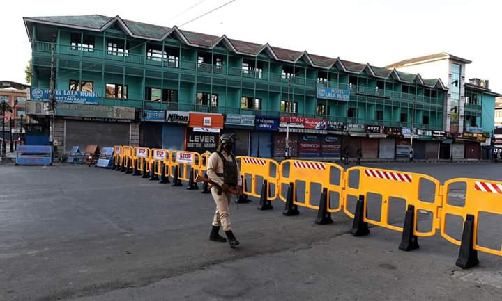 Lockdown to continue in Srinagar till Tuesday evening