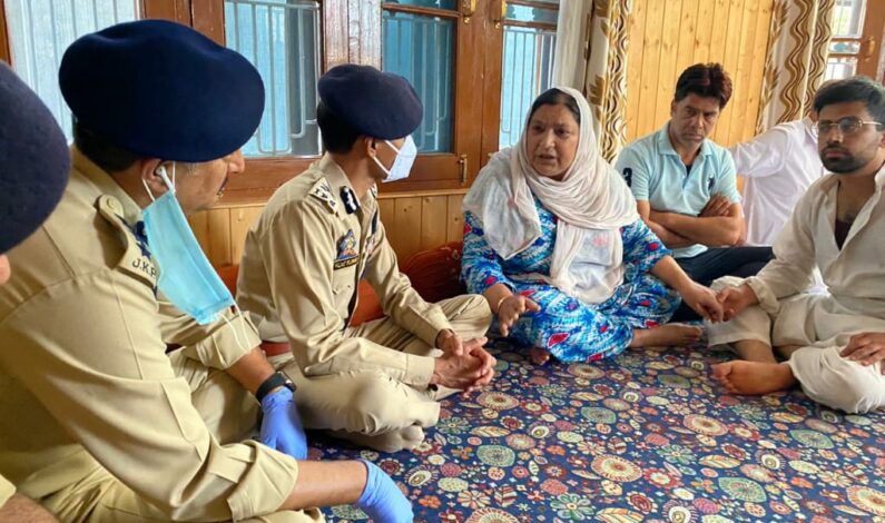 IGP Visits Sopore Civilian Victim’s Family, Assures ‘Impartial Investigation’