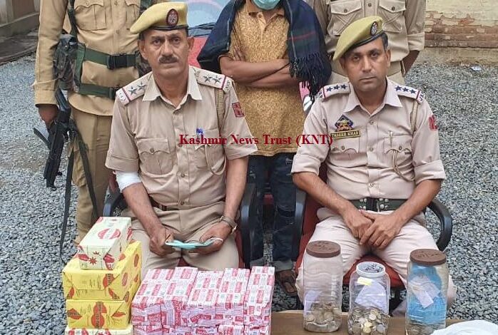 Police arrests non local burglar, recovers cash, gold and other items Police arrests non local burglar, recovers cash, gold and other items