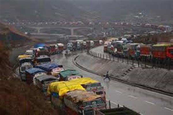 Jammu-Srinagar highway shut amid mudslides, shooting stones at many places