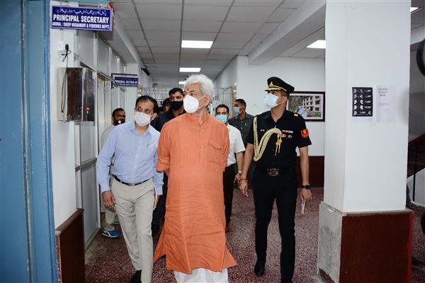 Lt Governor Sinha pays surprise visit to Civil Secretariat; takes stock of the working in the offices of various departments