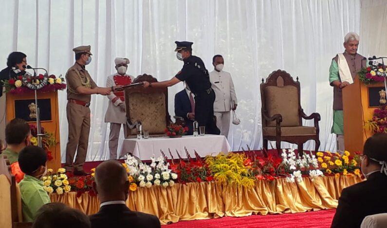 LG Sinha takes oath, says will bring peace, development and end militancy in J&K LG Sinha takes oath, says will bring peace, development and end militancy in J&K