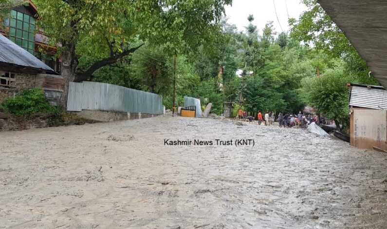 Sweeping mudslide blocks Srinagar-Leh road near Kangan