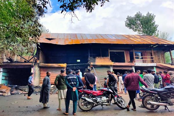 Fire damages eleven shops in Awoora, Kupwara