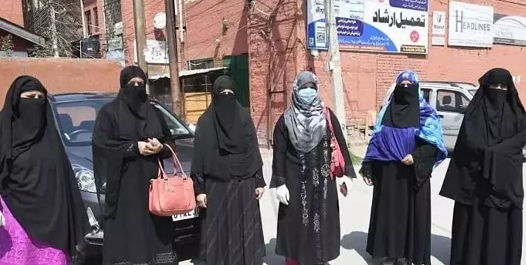 Pakistani ladies on way to meet LG detained in Kashmir capital Srinagar