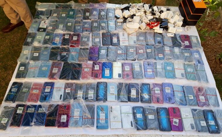 Mobile phone theft racket busted in Sgr: 3 Dehlites would act as rag pickers; do recce in night, steal mobiles Mobile phone theft racket busted in Sgr: 3 Dehlites would act as rag pickers; do recce in night, steal mobiles