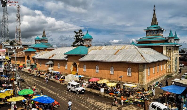 Tehsildar accuses police officer of ‘misbehaviour’ in Shopian Tehsildar accuses police officer of ‘misbehaviour’ in Shopian