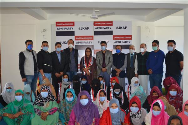 Women political activists from Sopore led by Tanveer Fatima join Apni Party
