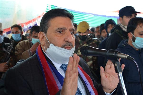 Will request LG to release Mirwaiz, Says Altaf Bukhari