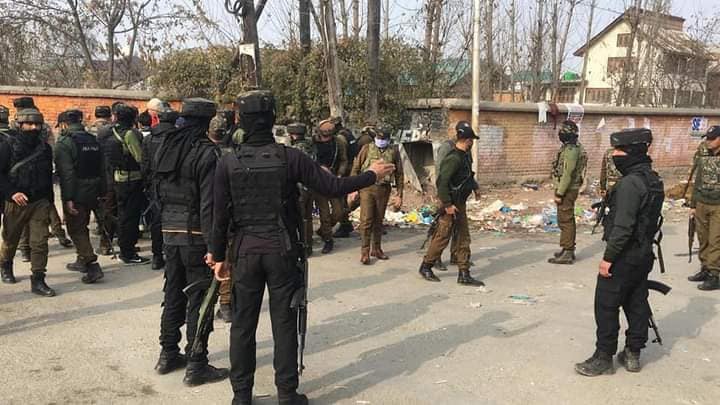 Cop, Civilian injured in militant attack in Srinagar