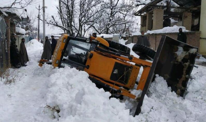 Two injured as JCB turns turtle while clearing snow in Shopian village