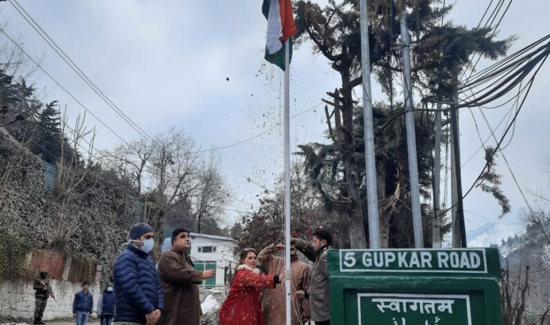 5 Corporators hoist tri-color at Kashmir’s posh area of Gupkar