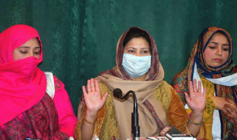 Either deport us or provide travel documents: Pak spouses of ex-militants Either deport us or provide travel documents: Pak spouses of ex-militants