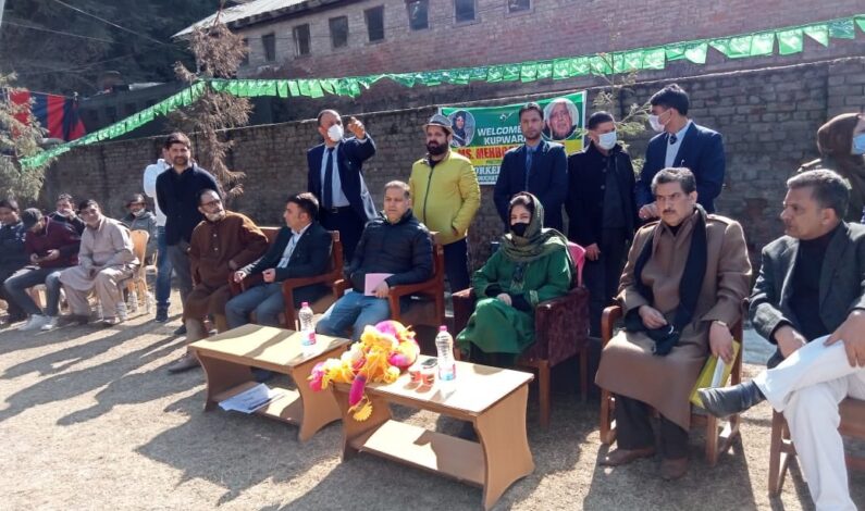 Restoration of Pre-August 5 position of J&K, not statehood our priority, says Mehbooba in Kupwara Restoration of Pre-August 5 position of J&K, not statehood our priority, says Mehbooba in Kupwara