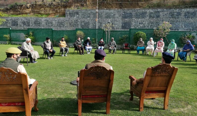 Police handover 6 ‘Misguided’ Juvenile to their parents after proper Counselling in Budgam Police handover 6 ‘Misguided’ Juvenile to their parents after proper Counselling in Budgam