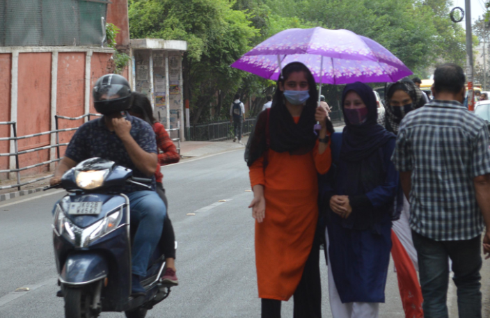 Isolated late afternoon light showers forecast in Kashmir