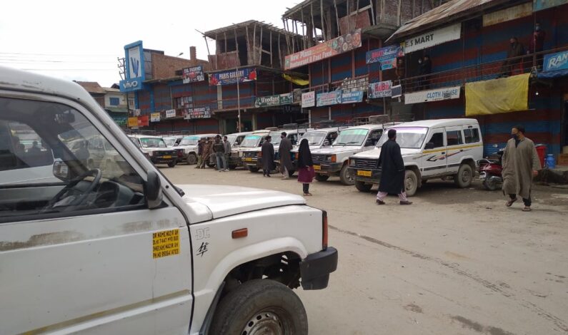 Sumo drivers observe strike in Budgam over Govt’s 50% passenger order
