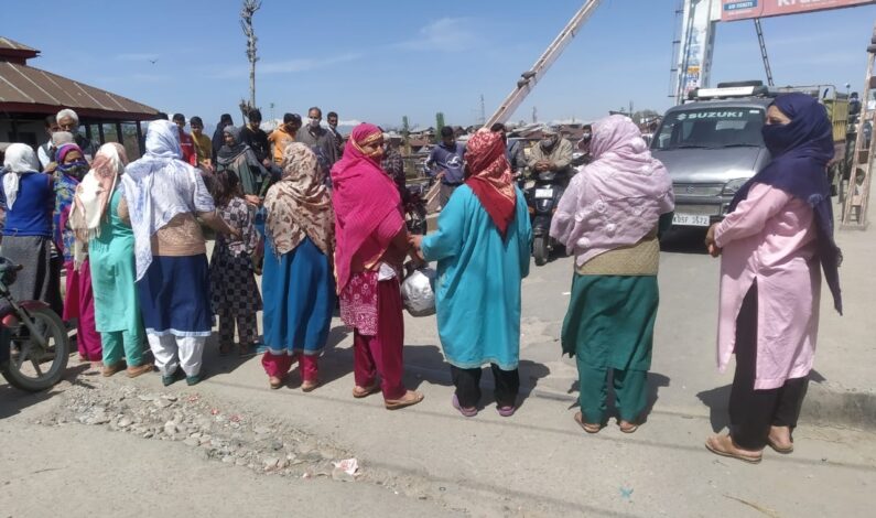 Portable Water Crisis Sparks Protest In Sopore Town Portable Water Crisis Sparks Protest In Sopore Town