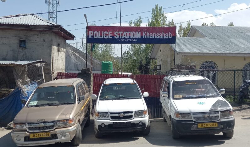 Violation of 50% passenger order; police arrest 3 drivers, seized vehicles in Budgam Violation of 50% passenger order; police arrest 3 drivers, seized vehicles in Budgam