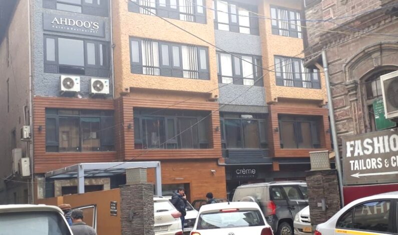 Srinagar’s famous Ahdoos Hotel Shuts After Several Staffers, Owner Test COVID Positive Srinagar’s famous Ahdoos Hotel Shuts After Several Staffers, Owner Test COVID Positive