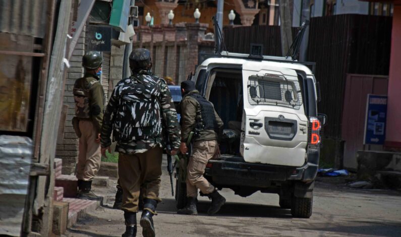 Central Kashmir: Cop Injured as encounter breaks out in Panthachowk