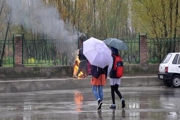 Rains Continue In Kashmir, More ‘Freak Weather’ Predicted In J&K Till Tomorrow