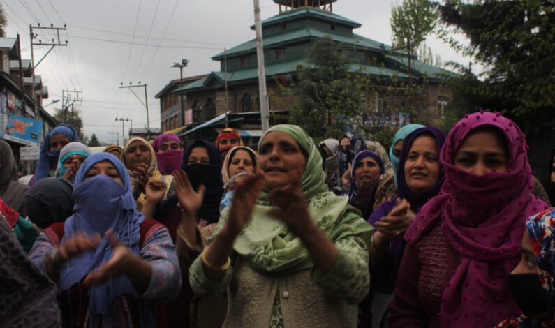 Protests at Habak, Srinagar against woman’s death during police raid