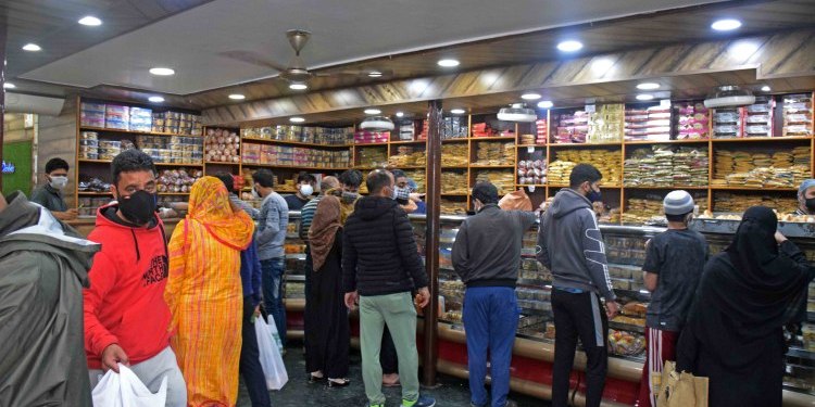 Corona Curfew: Kashmir Bakers suffer Rs 40 cr loss ahead of Eid-ul-Fitr