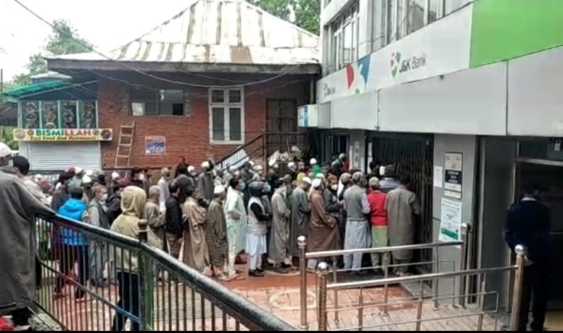 People throw caution to wind to prepare for Eid festivities People throw caution to wind to prepare for Eid festivities