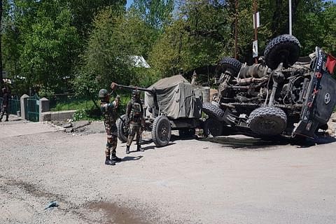ASI among 5 cops injured as SOG’s mobile bunker turns turtle in Kunzer Baramulla ASI among 5 cops injured as SOG’s mobile bunker turns turtle in Kunzer Baramulla