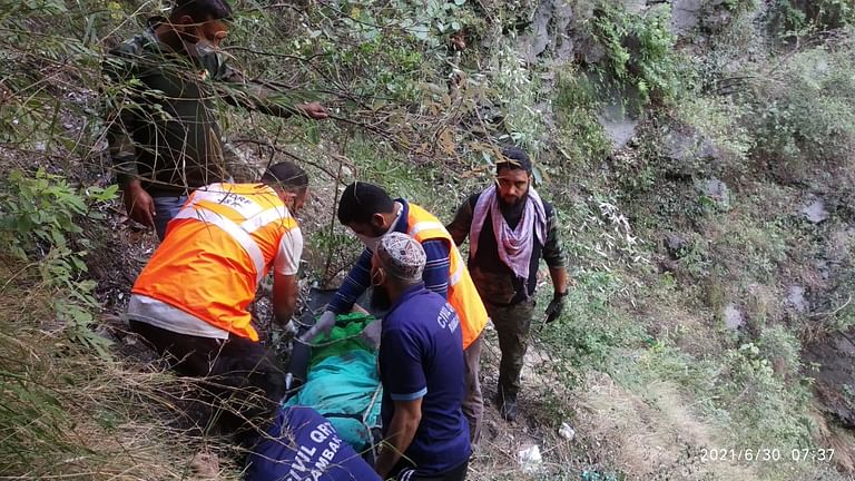 Four killed, four injured as vehicle plunges into Khuni Nallah along Srinagar-Jammu highway