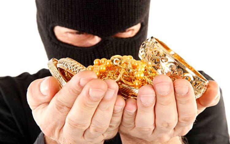Gold worth lakhs looted by burglars from a house in Chrar-e-sharief Budgam Gold worth lakhs looted by burglars from a house in Chrar-e-sharief Budgam