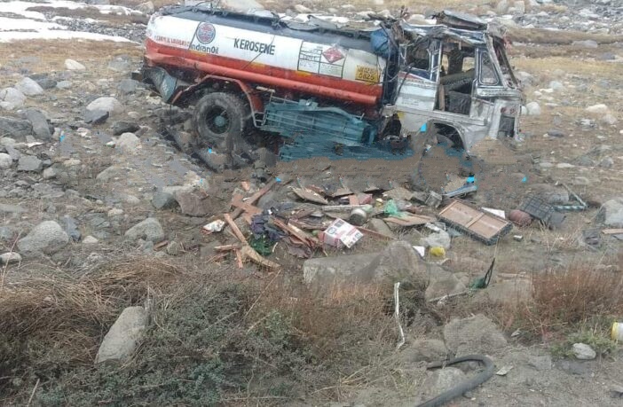 Tanker driver dies on spot in Leh road accident