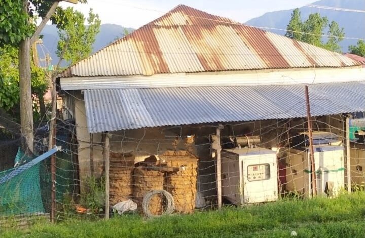 Tral Update: ‘Suspected Person Fires From Inside SOG Camp, Police Brings Family To Persuade Him for Surrender Tral Update: ‘Suspected Person Fires From Inside SOG Camp, Police Brings Family To Persuade Him for Surrender