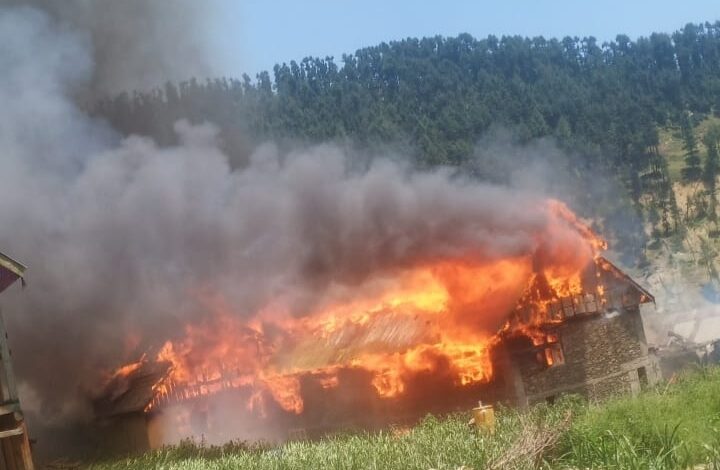 8 houses gutted, over 35 engulfed as massive fire rages in Banihal village