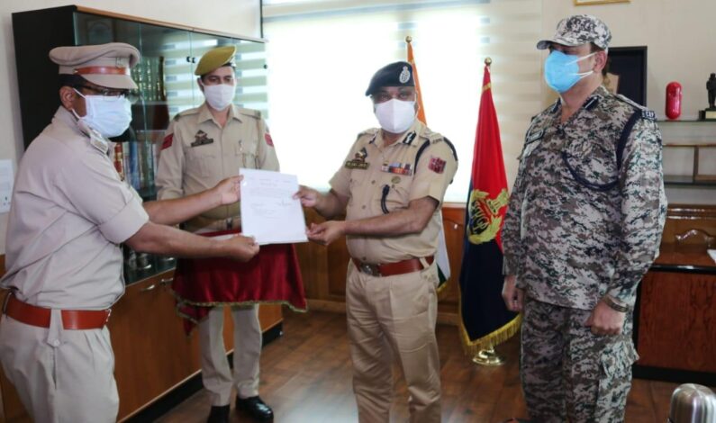J&K Police Chief Rewards 3 CRPF Personnel For Saving Life Of Lady
