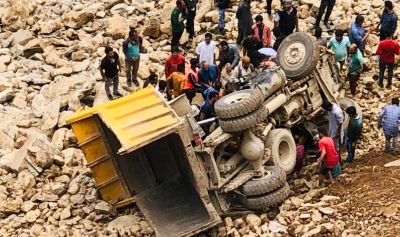 Tipper driver killed after vehicle rolls down deep into gorge in Banihal Tipper driver killed after vehicle rolls down deep into gorge in Banihal