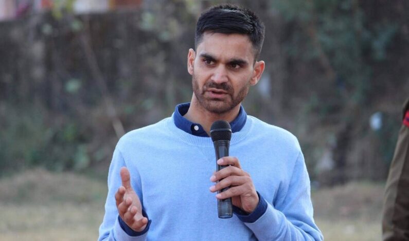 Waheed Parra Shifted Back to Central Jail Srinagar Waheed Parra Shifted Back to Central Jail Srinagar