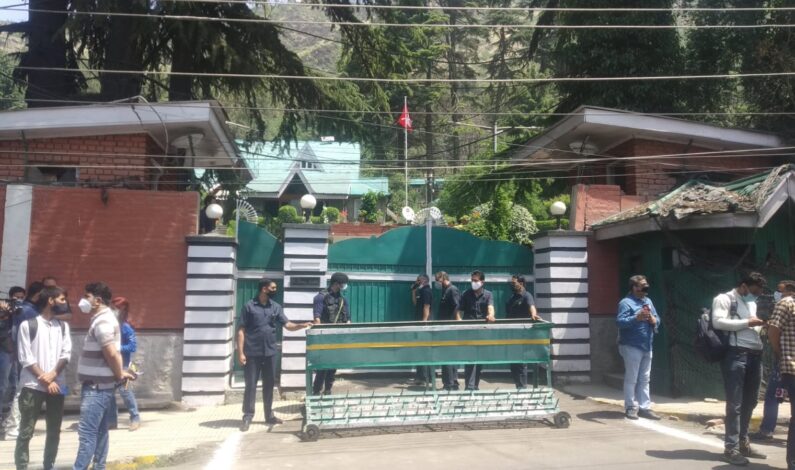 PAGD meeting to discuss centre’s invitation for talks underway at Farooq Abdullah’s residence PAGD meeting to discuss centre’s invitation for talks underway at Farooq Abdullah’s residence