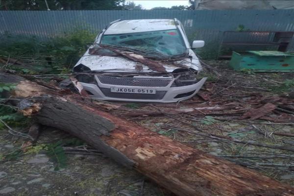 Wind Storm hits parts of North Kashmir