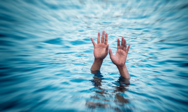 Girl attempts suicide by jumping into Mansbal Lake in North Kashmir
